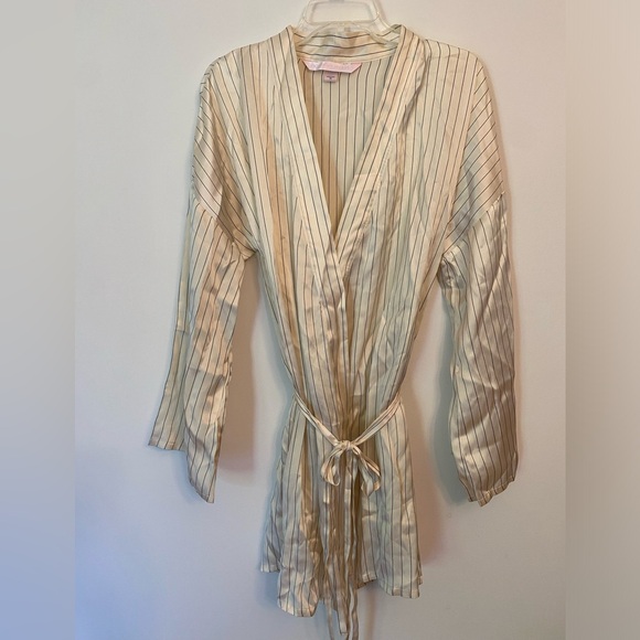 2007 vintage Victoria’s Secret 100% silk chemise & wrap robe EXTREMELY RARE - Picture 4 of 6